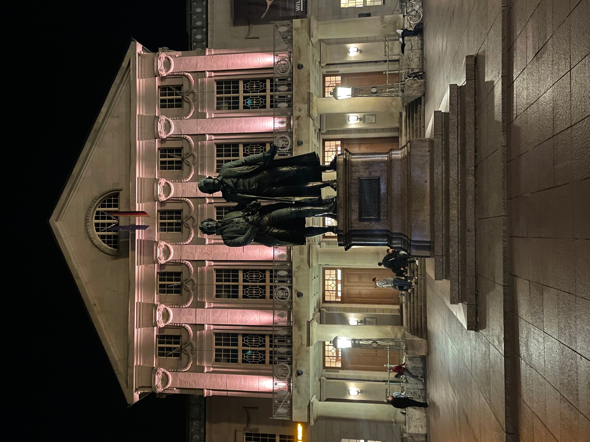 Goethe-Denkmal bei Nacht.jpg
