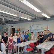 Neugier wecken, bevor der Kurs beginnt – Labornachmittag der künftigen Chemie-Basiskursler